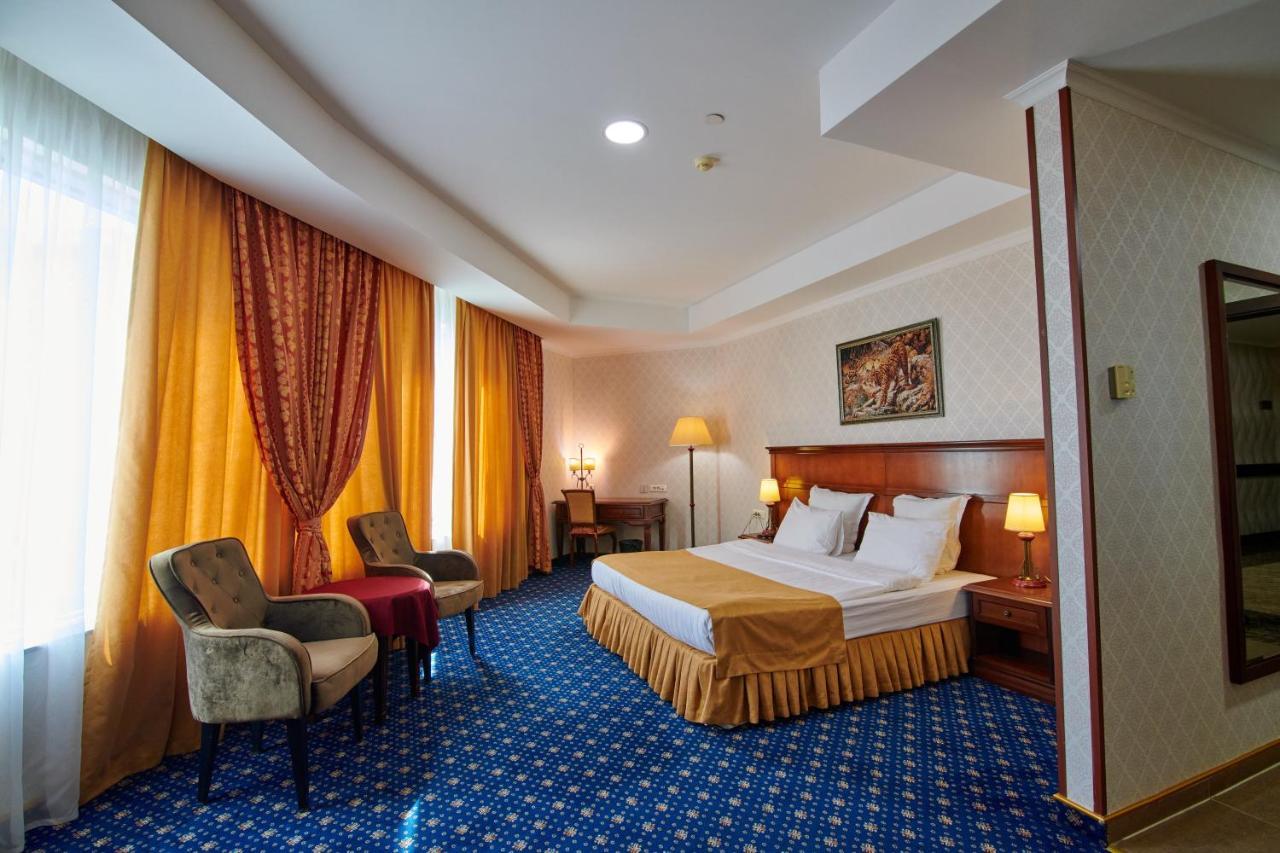 Grand Hotel Victory Aktau  Ngoại thất bức ảnh A room at the hotel