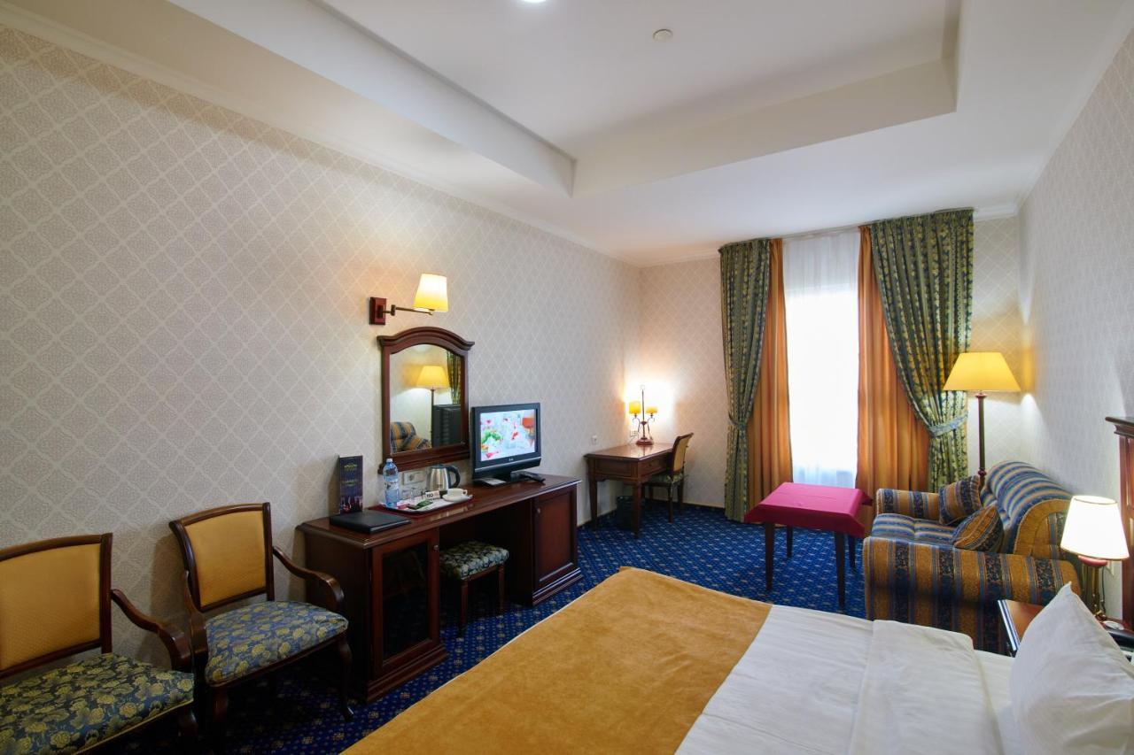 Grand Hotel Victory Aktau  Ngoại thất bức ảnh A room at the hotel