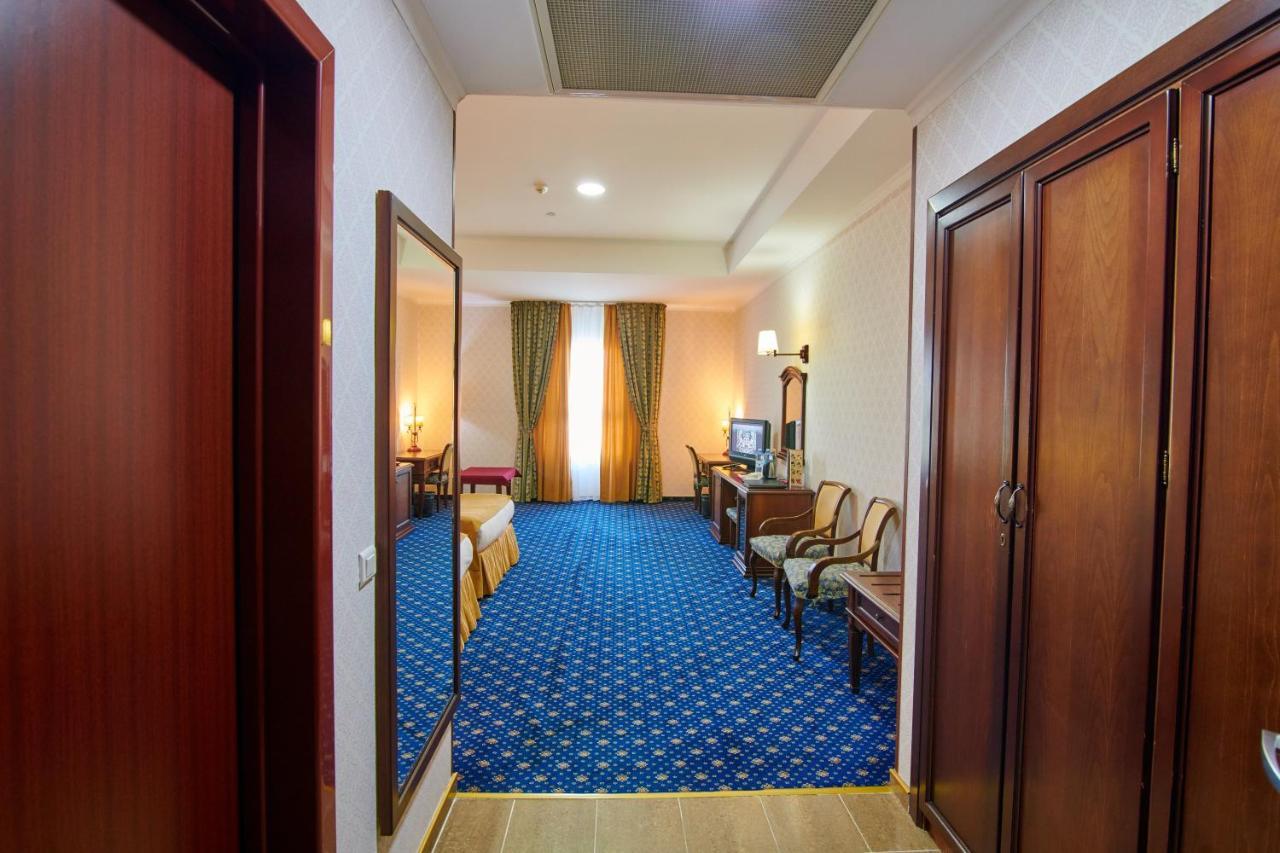 Grand Hotel Victory Aktau  Ngoại thất bức ảnh