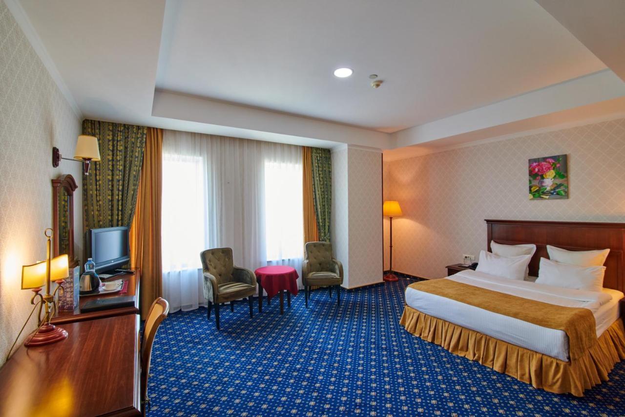 Grand Hotel Victory Aktau  Ngoại thất bức ảnh
