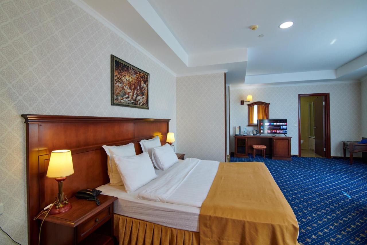 Grand Hotel Victory Aktau  Ngoại thất bức ảnh
