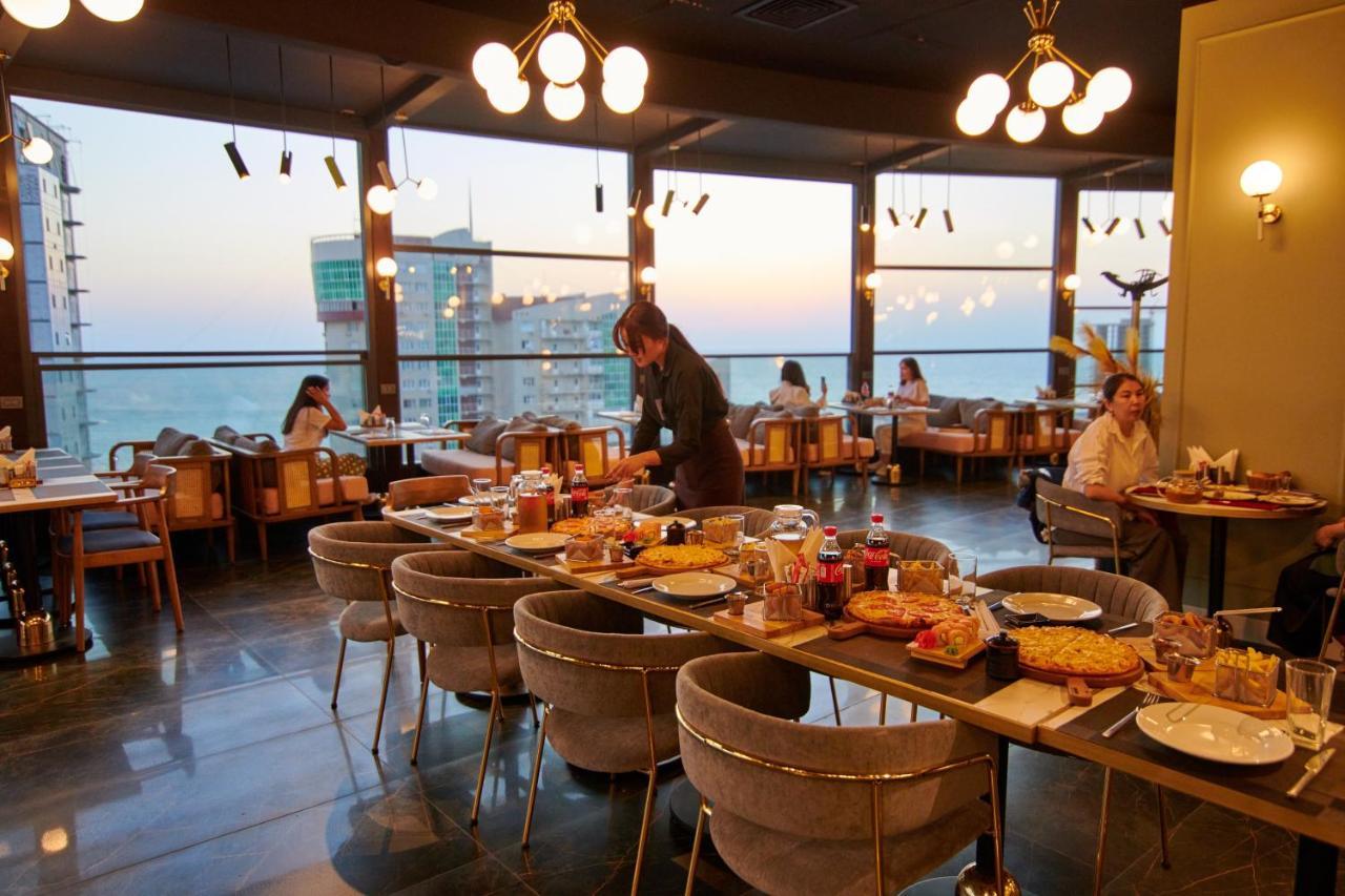 Grand Hotel Victory Aktau  Ngoại thất bức ảnh The restaurant