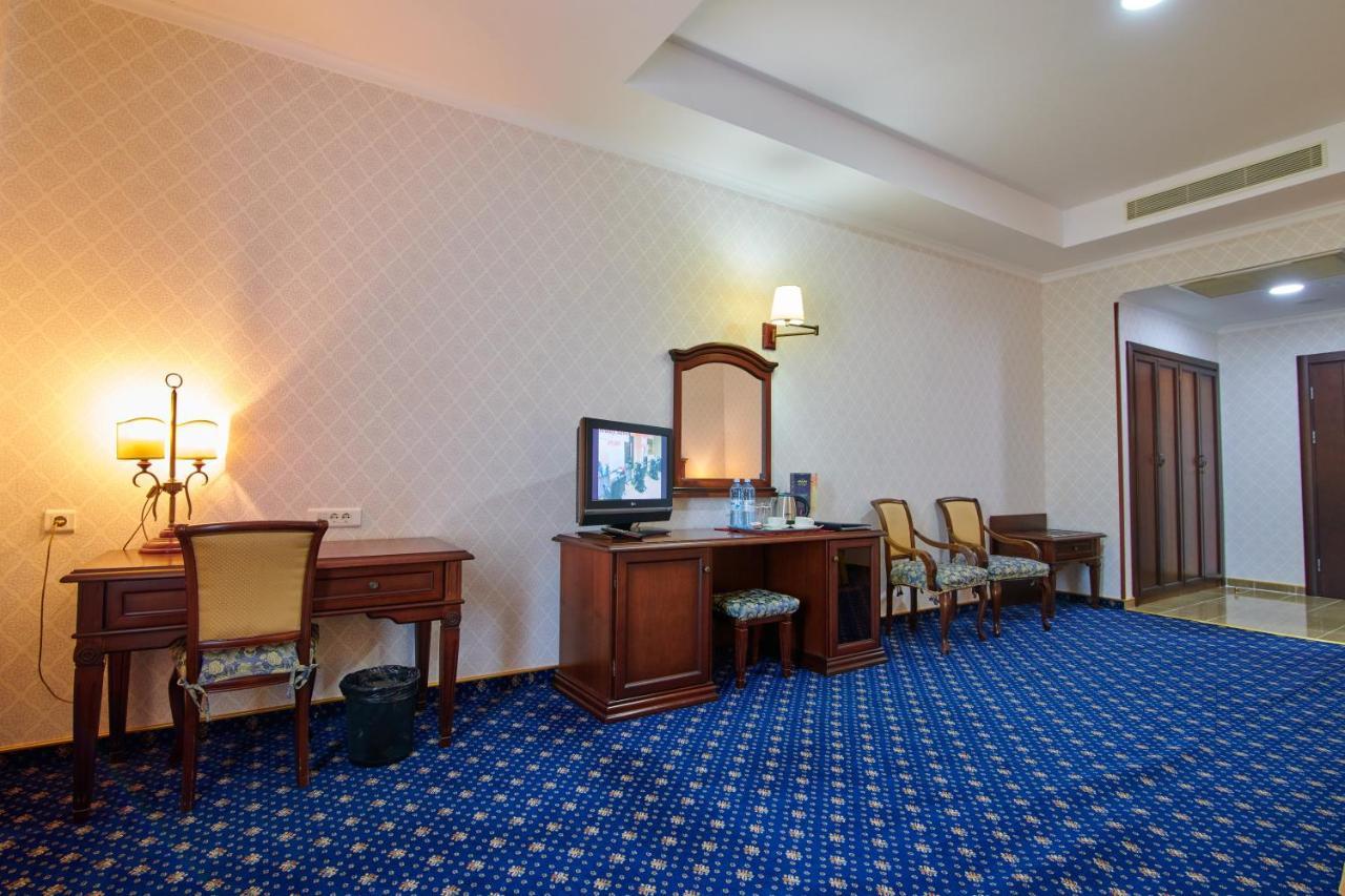 Grand Hotel Victory Aktau  Ngoại thất bức ảnh A room at the hotel