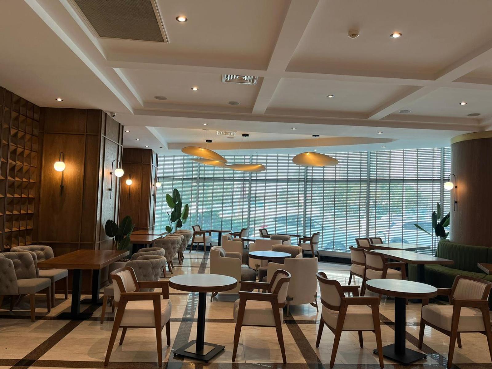 Grand Hotel Victory Aktau  Ngoại thất bức ảnh The interior of the lounge