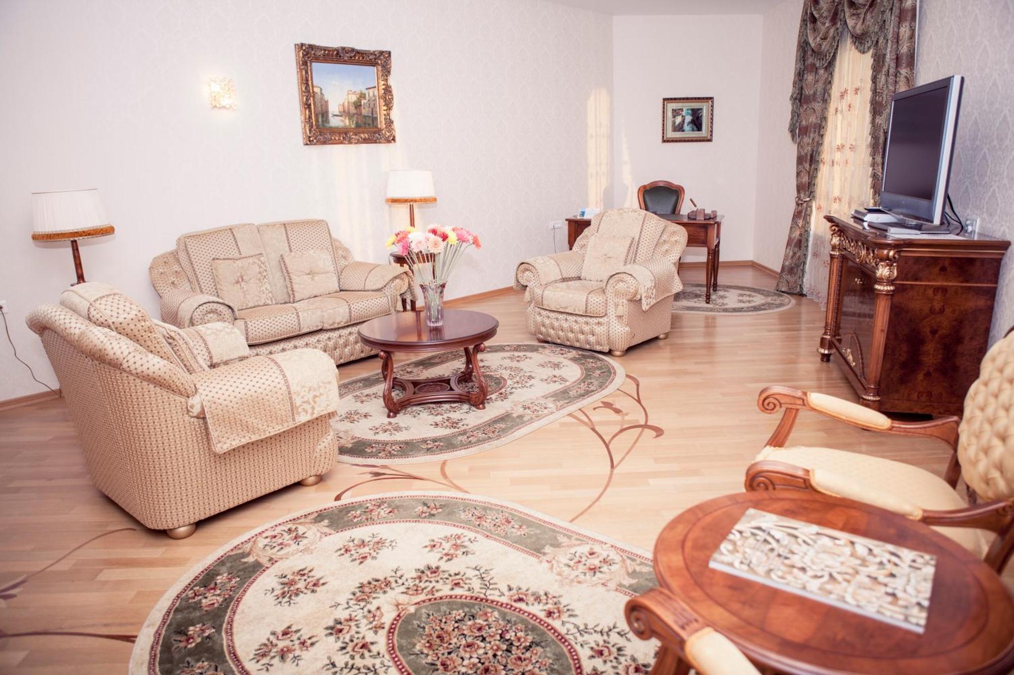 Grand Hotel Victory Aktau  Ngoại thất bức ảnh A living room