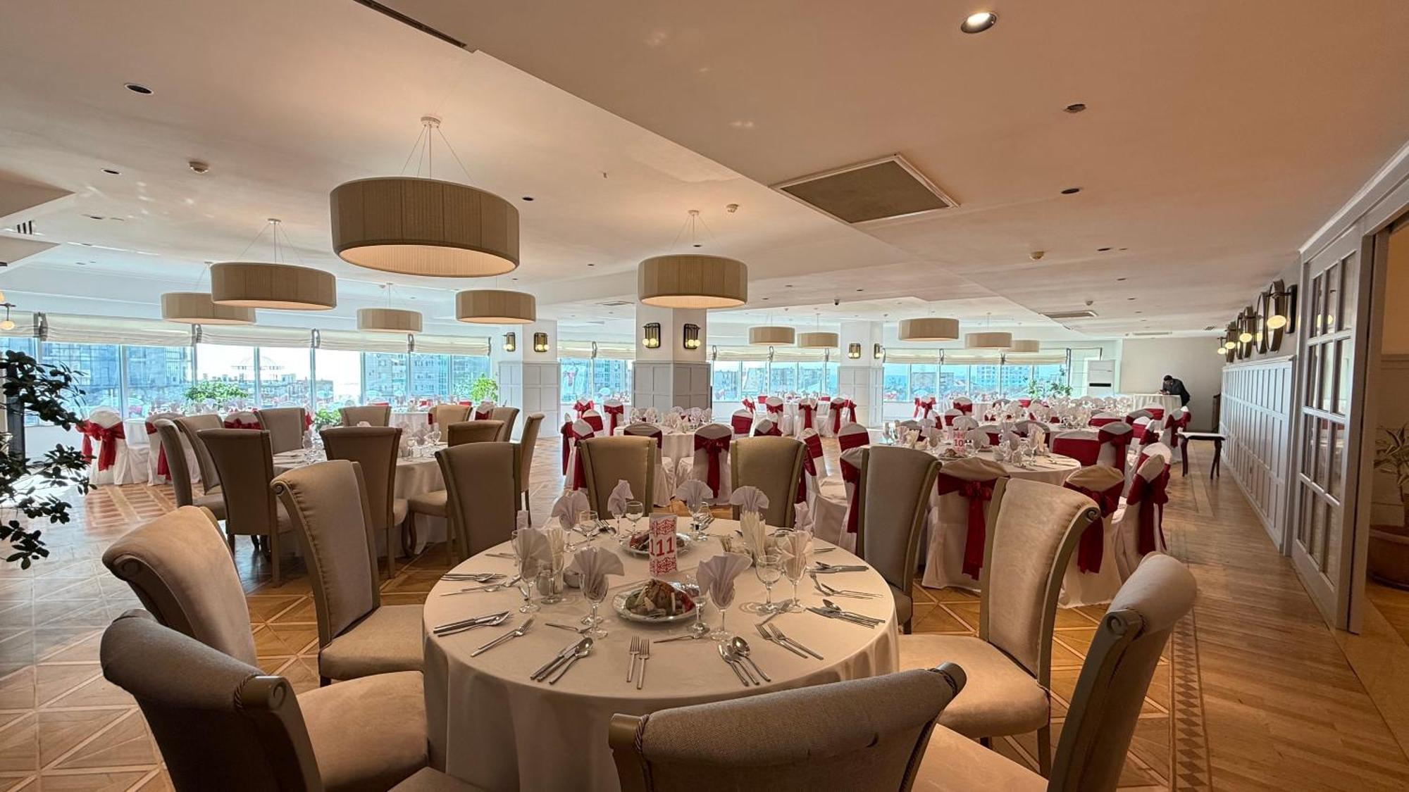 Grand Hotel Victory Aktau  Ngoại thất bức ảnh