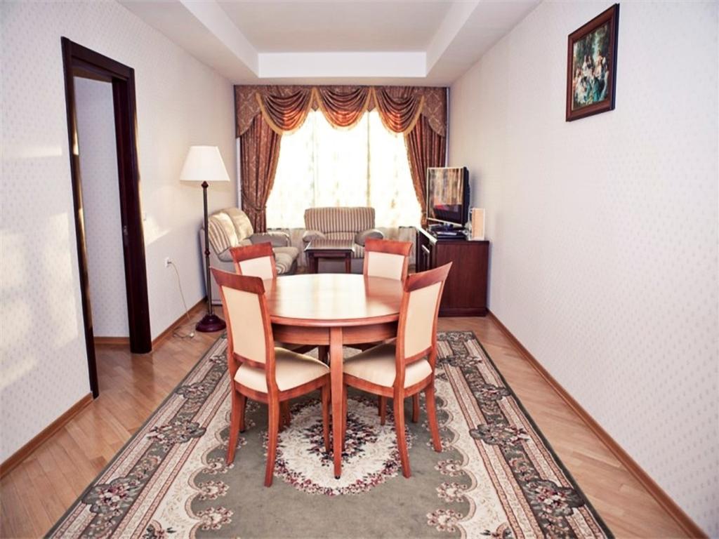 Grand Hotel Victory Aktau  Ngoại thất bức ảnh A typical hotel room