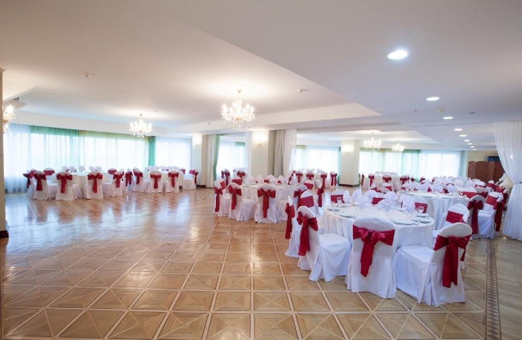 Grand Hotel Victory Aktau  Ngoại thất bức ảnh A banquet hall